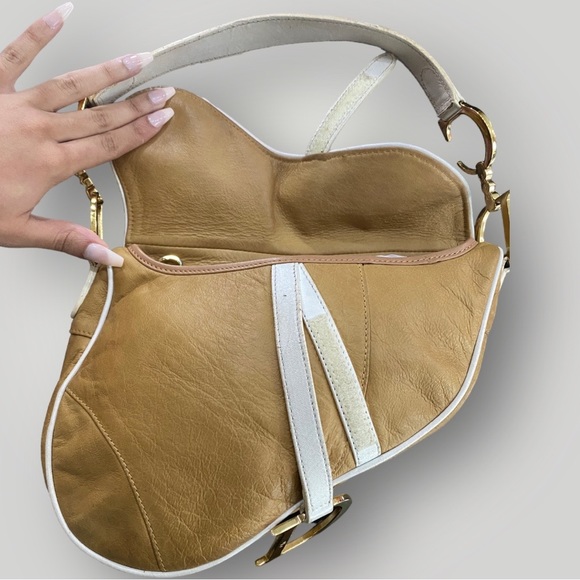 SOLD 📣 Vintage Christian Dior Tan Leather Saddle Bag - Picture 8 of 17